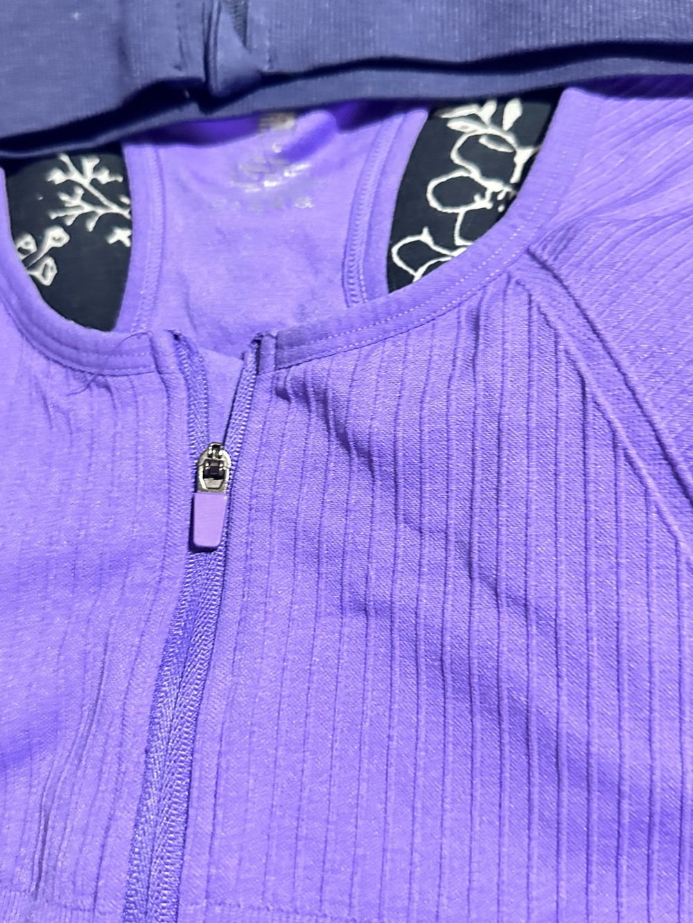 New Balance Zip-Front Sports Bras & Vibrant Purple-Pink Printed Set with shorts - Picture 7 of 8